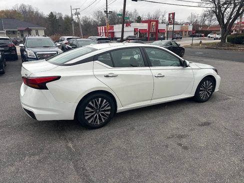Used 2023 Nissan Altima 2.5 SV image 4