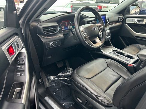 Used 2022 Ford Explorer Limited w/ Equipment Group 301A image 6