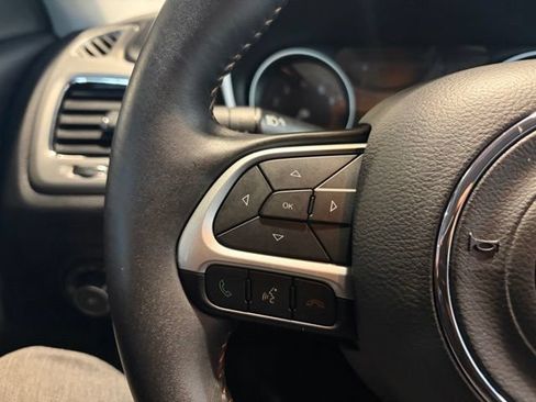Used 2019 Jeep Compass Latitude FWD image 32