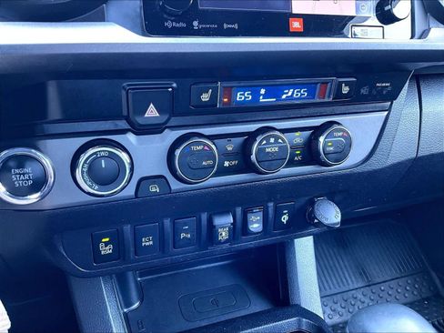 Used 2019 Toyota Tacoma TRD Sport w/ TRD Premium Sport Package AWD/4WD image 26