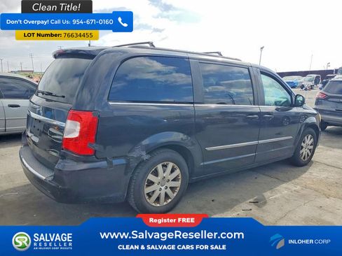 Used 2014 Chrysler Town & Country Touring image 4