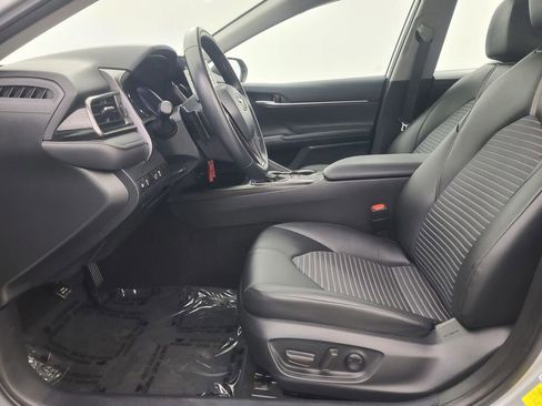 Used 2024 Toyota Camry SE image 25