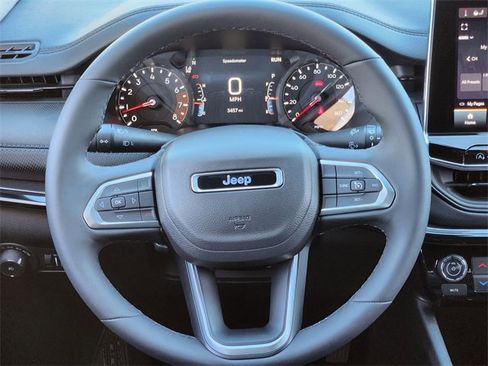 Used 2026 Jeep Compass Latitude image 25