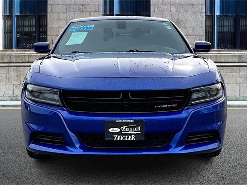 Used 2019 Dodge Charger SXT image 3