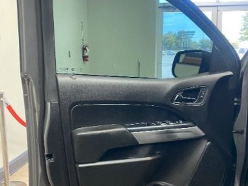Used 2021 Chevrolet Colorado LT w/ Safety Package RWD image 17