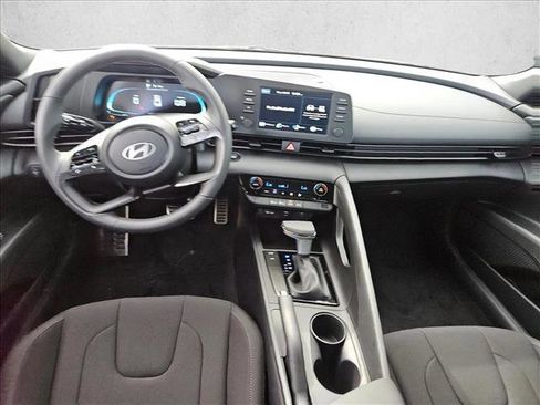 Used 2025 Hyundai Elantra Sport FWD image 11