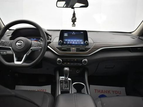 Used 2024 Nissan Altima 2.5 SV FWD image 18