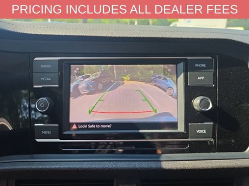 Used 2024 Volkswagen Jetta SE FWD image 8