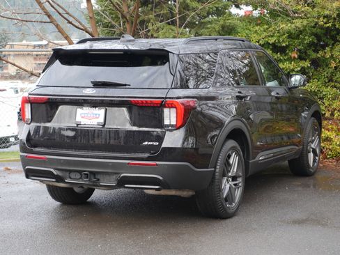 Certified 2025 Ford Explorer ST-Line w/ ST-Line Street Pack image 28