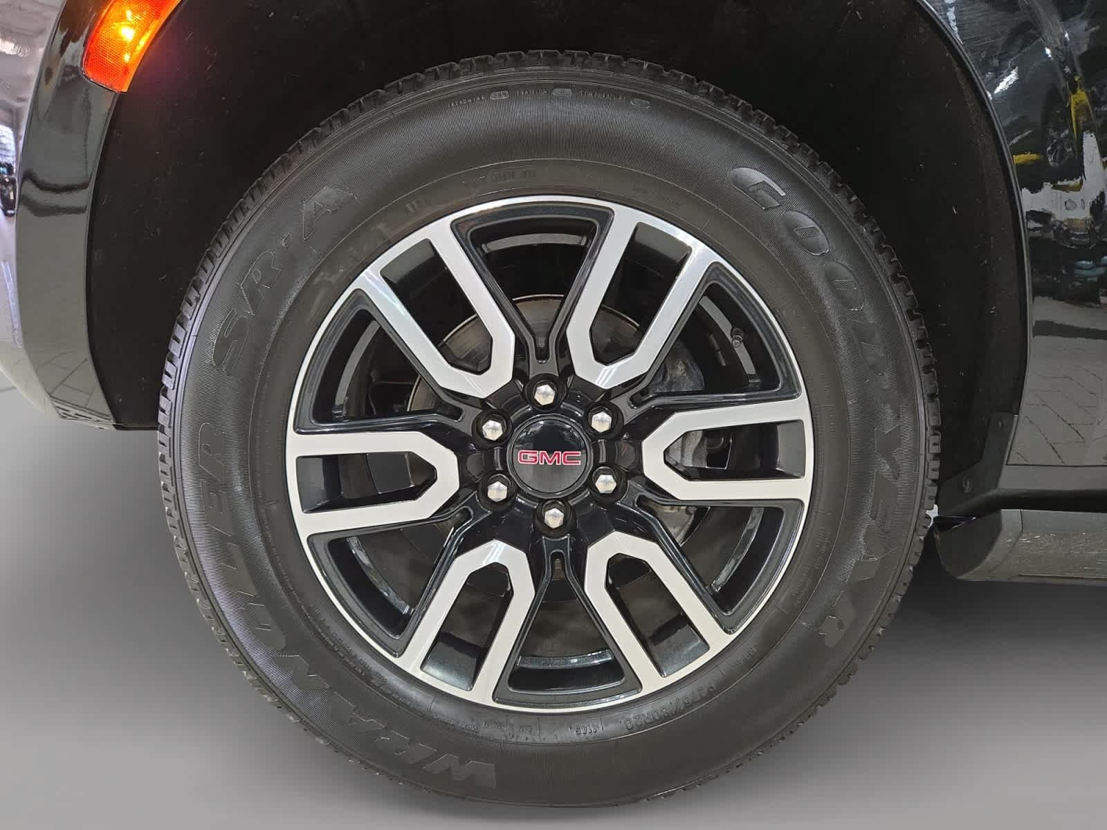 Used 2023 GMC Yukon AT4 w/ AT4 Premium Package AWD/4WD image 38
