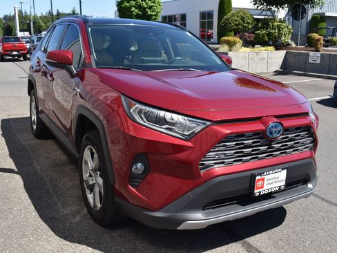 Used 2020 Toyota RAV4 Limited AWD/4WD image 3