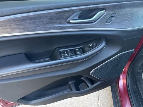 Used 2022 Jeep Grand Cherokee L Limited image 16