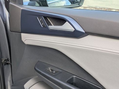 Used 2024 Volkswagen Taos SE image 28