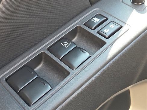 Used 2022 Nissan Frontier SV image 17