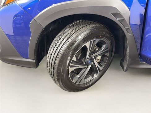 Used 2025 Subaru Crosstrek 2.5i Premium AWD/4WD image 37