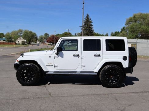 Used 2015 Jeep Wrangler Unlimited Sahara w/ Dual Top Group AWD/4WD image 9