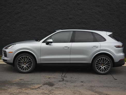Certified 2023 Porsche Cayenne AWD/4WD image 2