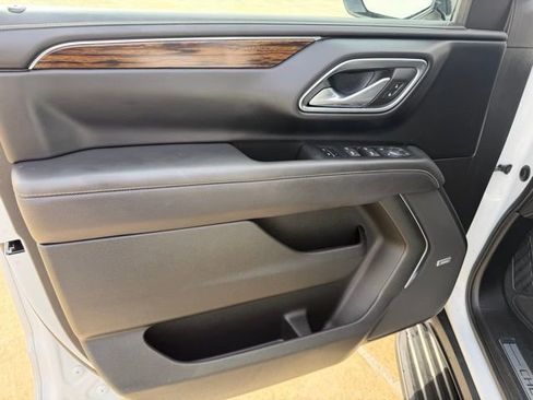 Used 2023 Chevrolet Suburban Premier image 15