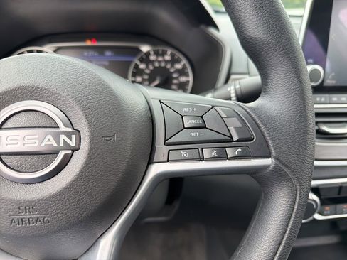 Used 2025 Nissan Altima 2.5 SV FWD image 20