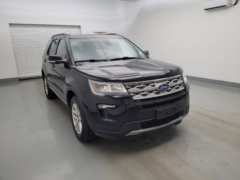 Used 2018 Ford Explorer XLT w/ Equipment Group 202A AWD/4WD image 13