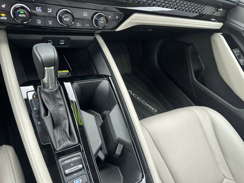 Used 2025 Honda Accord Touring image 19