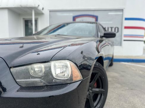Used 2013 Dodge Charger SE image 5