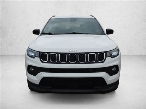 Used 2024 Jeep Compass Latitude AWD/4WD image 4