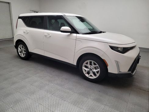 Used 2023 Kia Soul LX w/ LX Technology Package image 11