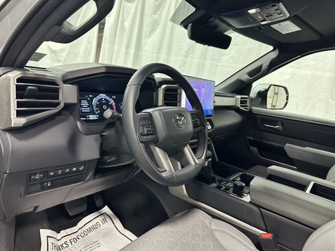 Used 2025 Toyota Tundra Limited AWD/4WD image 15