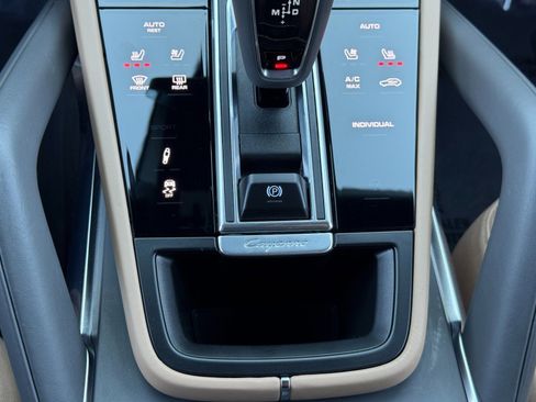 Used 2022 Porsche Cayenne Turbo S image 35