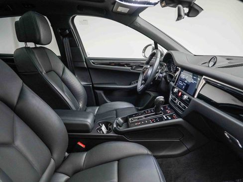 Used 2025 Porsche Macan Turbo image 22