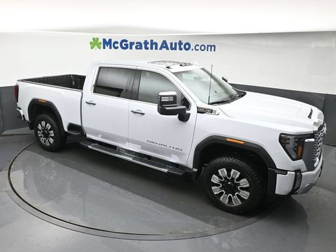 Used 2026 GMC Sierra 2500 Denali w/ Technology Package AWD/4WD image 3