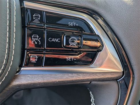 New 2025 Jeep Grand Cherokee Overland image 17