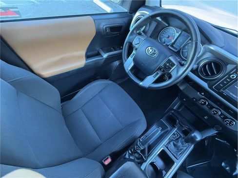 Used 2018 Toyota Tacoma SR5 image 10