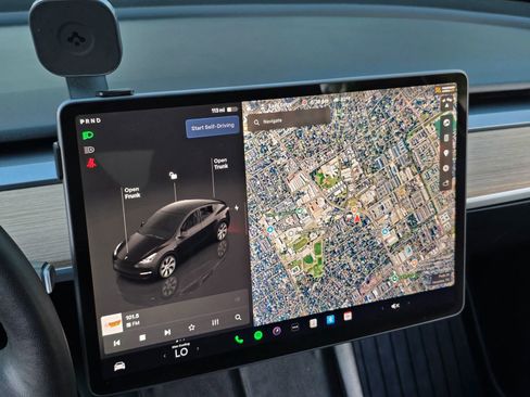 Used 2023 Tesla Model Y Long Range image 18