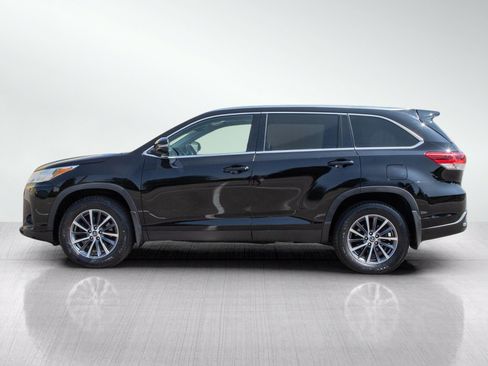 Used 2019 Toyota Highlander XLE AWD/4WD image 2