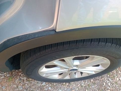 Used 2019 Ford Escape SE image 10