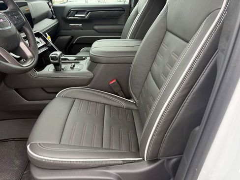 New 2026 GMC Sierra 1500 AT4X AWD/4WD image 17