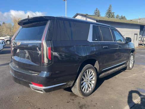 Used 2023 Cadillac Escalade ESV Premium Luxury image 5