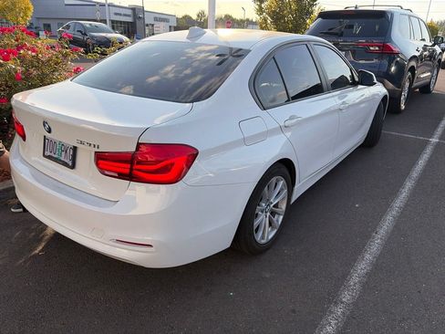 Used 2018 BMW 320i Sedan w/ Convenience Package RWD image 4