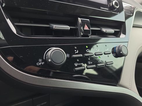 Used 2021 Toyota Camry LE w/ Convenience Package image 23