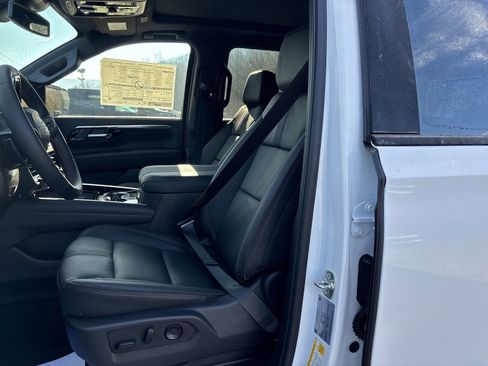 New 2026 Chevrolet Suburban RST image 14