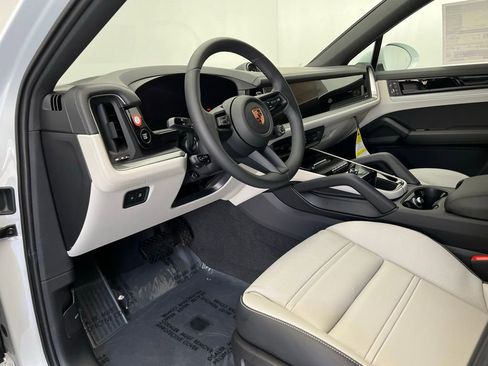 Used 2026 Porsche Cayenne Coupe AWD/4WD image 4