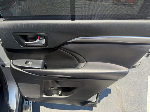 Used 2017 Toyota Highlander SE AWD/4WD image 17