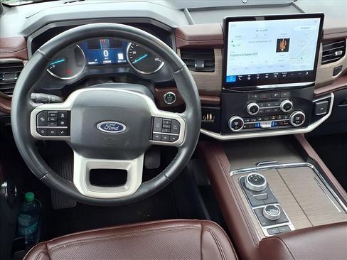 Used 2024 Ford Expedition Limited image 3