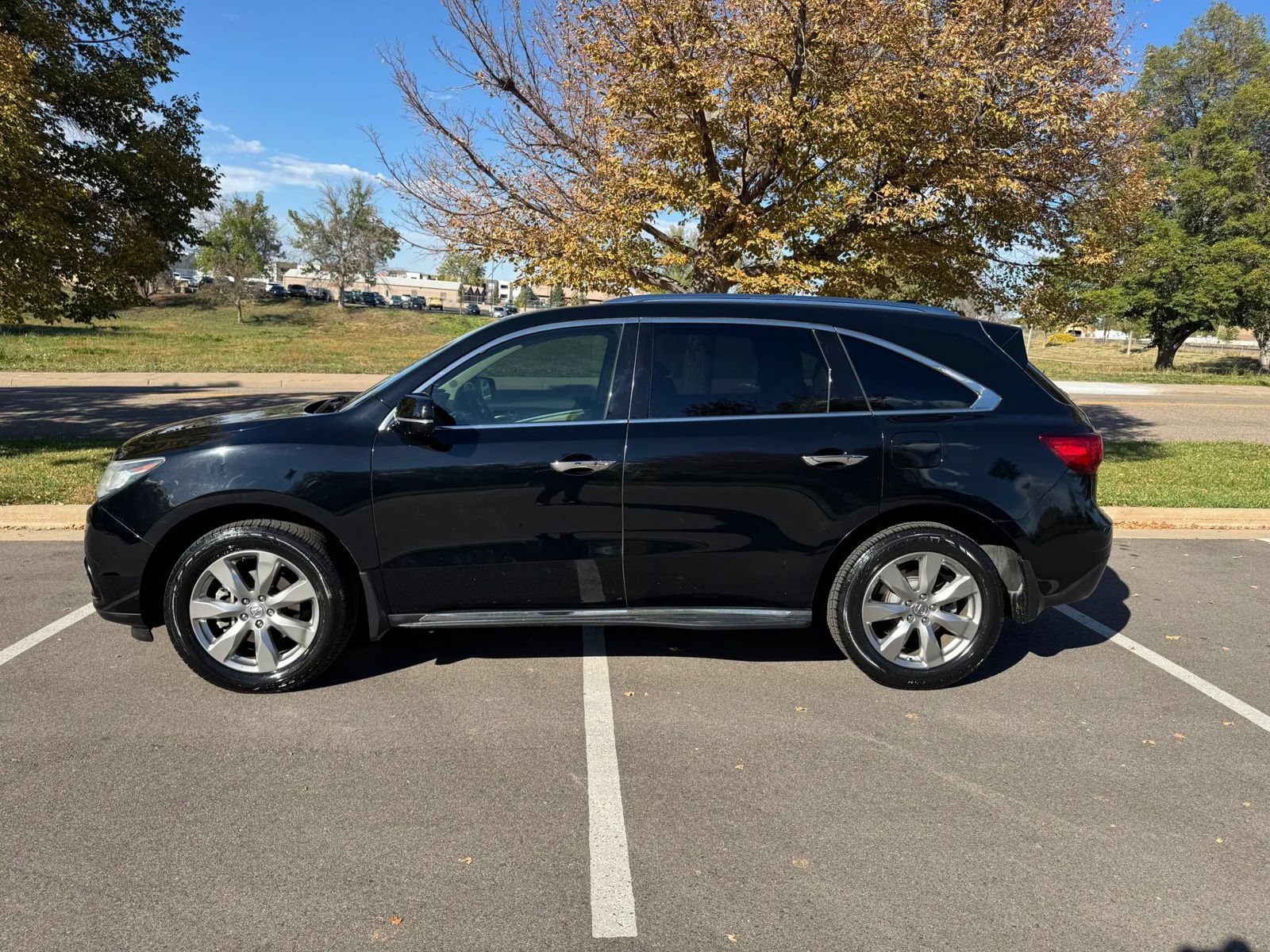 Used 2015 Acura MDX w/ Advance Package AWD/4WD image 2