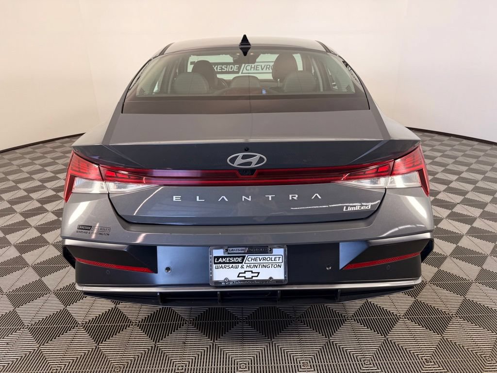 Used 2024 Hyundai Elantra Limited FWD image 5