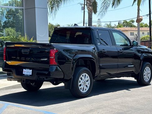 Certified 2024 Toyota Tacoma SR5 AWD/4WD image 5
