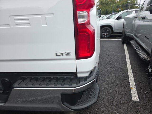 Used 2020 Chevrolet Silverado 2500 LTZ AWD/4WD image 11