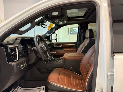 Used 2024 GMC Sierra 2500 Denali Ultimate AWD/4WD image 18